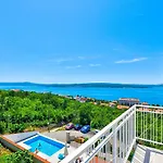 Traumhaftes Nur 600 Meter Zum Sandstrand Mit Gym, Meerblick, Pool Apartamento Crikvenica