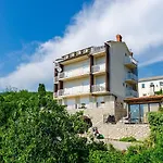 Traumhaftes Nur 600 Meter Zum Sandstrand Mit Gym, Meerblick, Pool Crikvenica